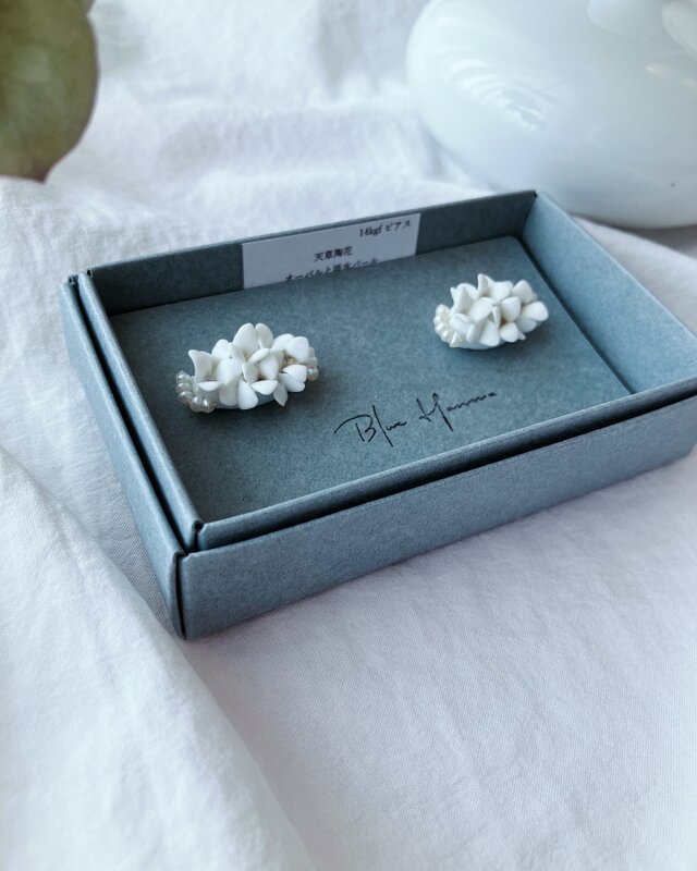 白磁 天草陶花 14kgfピアス oval | iichi 日々の暮らしを心地よくする