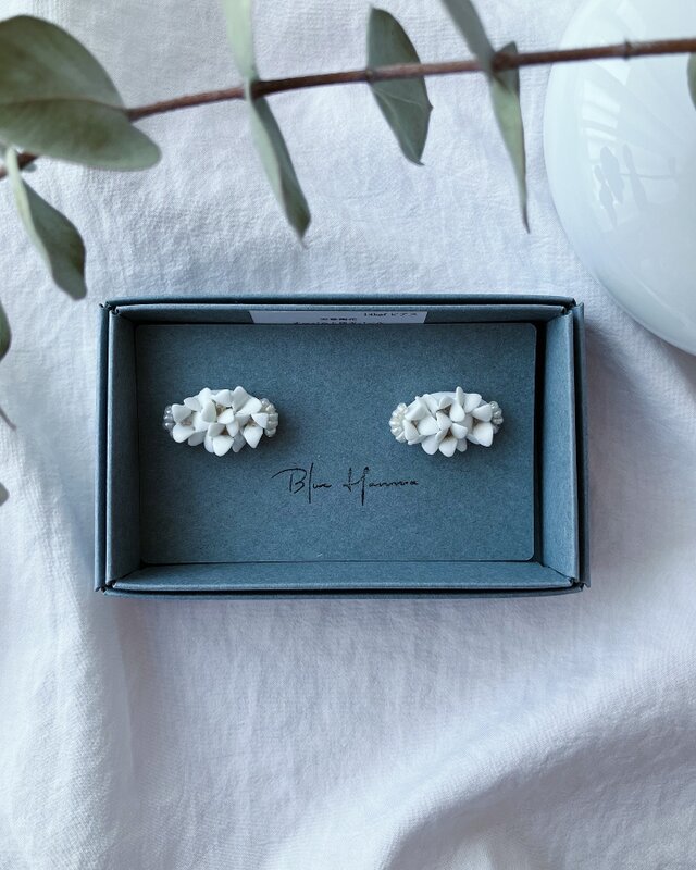 白磁 天草陶花 14kgfピアス oval | iichi 日々の暮らしを心地よくする