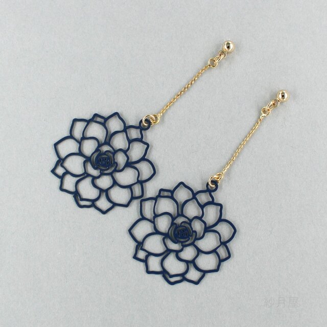 ダリアチャームの揺れるピアス】グレーネイビー プチプラ プチギフト