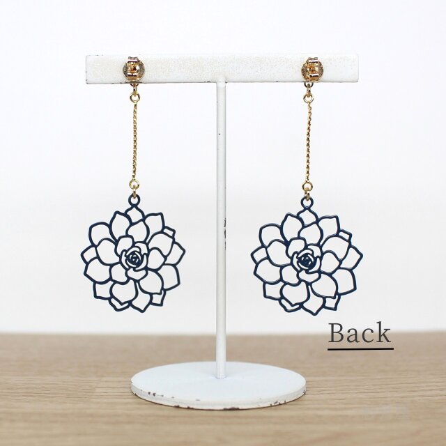 ダリアチャームの揺れるピアス】グレーネイビー プチプラ プチギフト