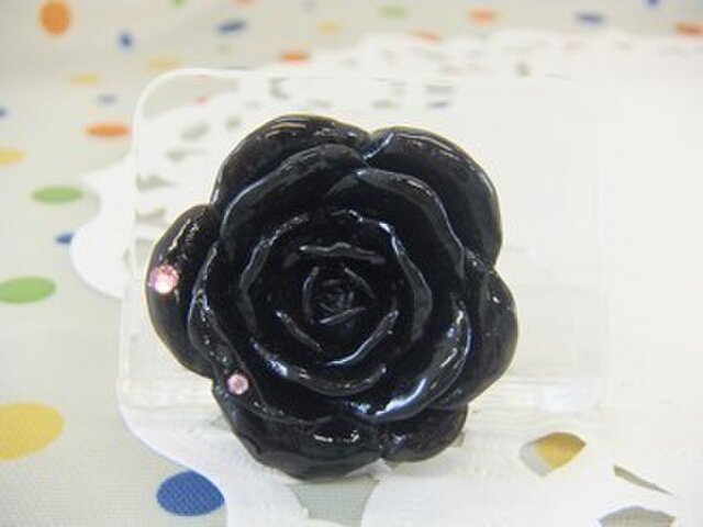 黒バラのブローチ | iichi 日々の暮らしを心地よくするハンドメイドや