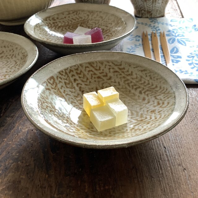 矢筈文の和菓子皿