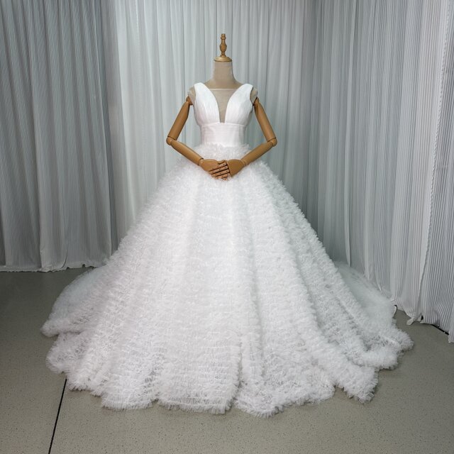 豪華！ウェディングドレス プリンセスライン 編み上げ もこもこドレス 華やかなトレーン 結婚式