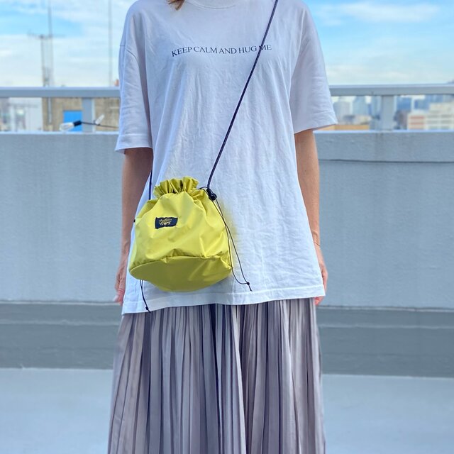 雨でも安心＊ふんわり超軽量＊撥水ナイロン＊巾着ポシェット レジャー