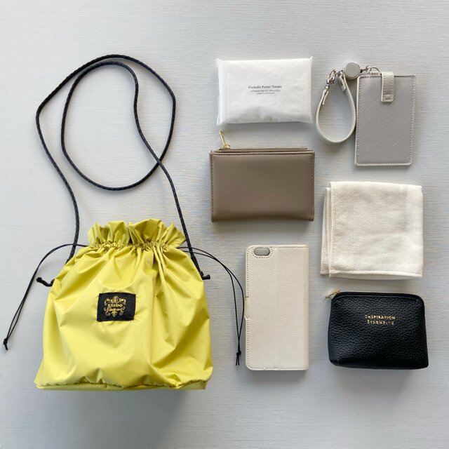 雨でも安心＊ふんわり超軽量＊撥水ナイロン＊巾着ポシェット レジャー