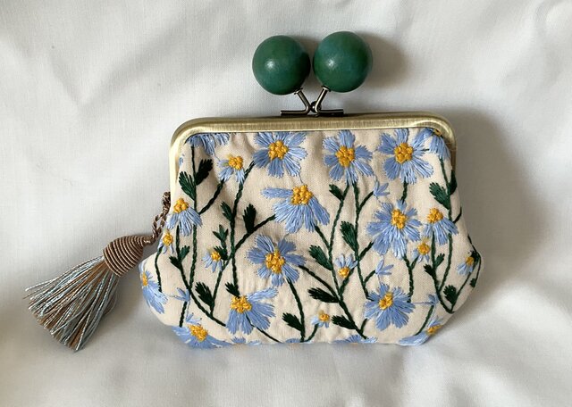 //KUKKO//アンティーク風 クマの刺繍ベンチ 手刺繍のがま口『鳥と草花』財布・ポーチ【受注生産】 | iichi