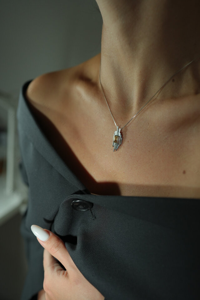 ハンドメイドのシルバーペンダント  Skalisto Up シトリン 5x7mm