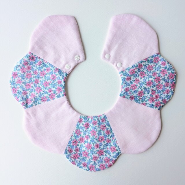 【３段階調節】《ふんわり撥水スタイ》花びらつなぎのスタイ・小花ピンク