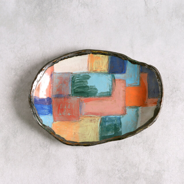 色化粧泥による抽象画風の変形深皿（オーバル）