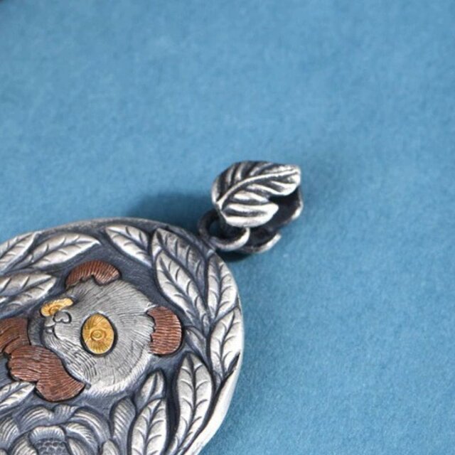 パンダと花のペンダント - ビンテージ感あふれる35g！ N144