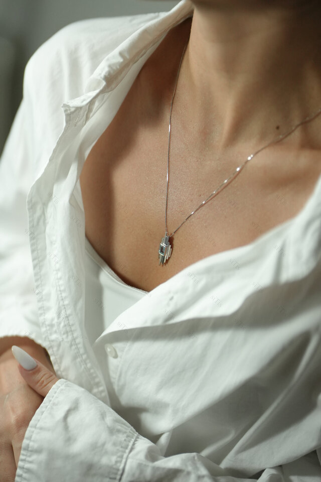 ハンドメイドのシルバーペンダント  Skalisto Up トパーズ 5x7mm