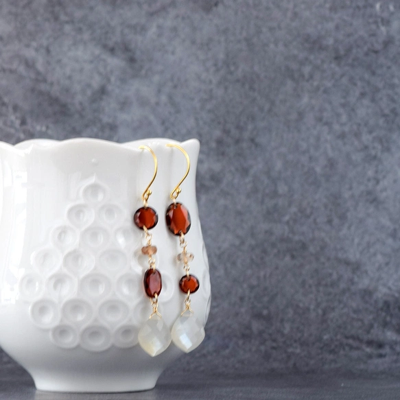 紅うつろい」 14kgf/ホワイトムーンストンxレッドガーネット