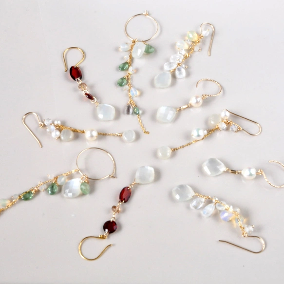 みっちゃんです。ムーンフラワーカービング　トリプレットカービングピアス 紅うつろい」 14kgf/ホワイトムーンストンxレッドガーネット