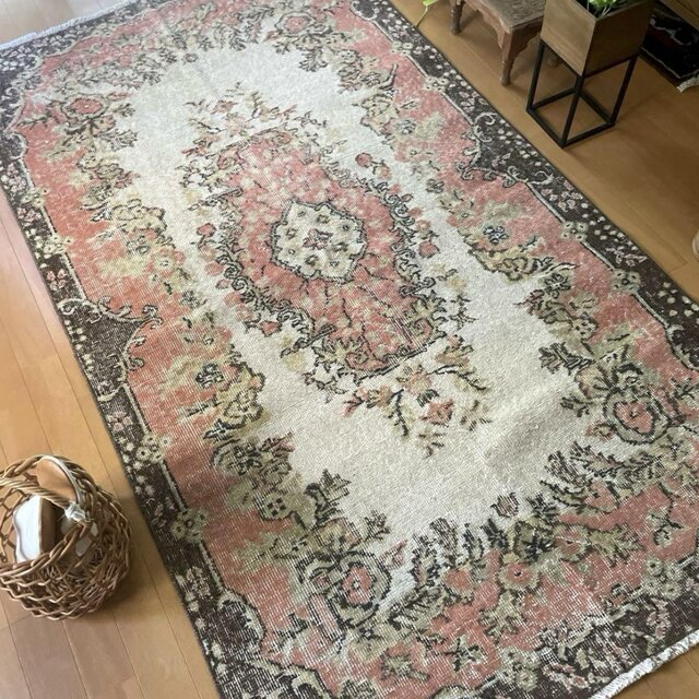 最安価格 111×203くすみサーモンピンク トルコ フローラルメダリオン ラグ・カーペット
