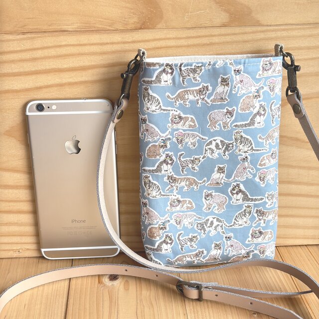 リバティ　スマホポーチ　持ち手/ショルダー　帆布裏地　本革ベルト＜Willoughby Mews＞(ウィロビー・ミューズ)