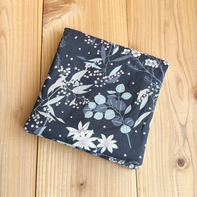 リバティ　スナップ付　ハンカチみたいなサニタリーポーチ＜Dotty Mimos＞(ドッティ・ミモス)