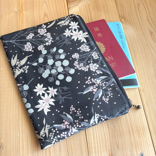 リバティ　20ｃｍファスナー　フラットポーチ　ポケット付　＜Dotty Mimos＞(ドッティ・ミモス)