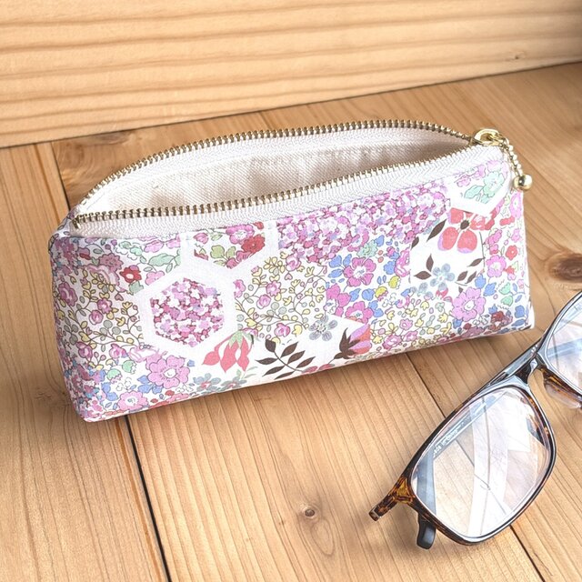 リバティ　めがねポーチ　スタンドポーチ　＜Patchwork Stories＞(パッチワーク・ストーリーズ)