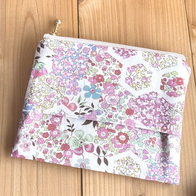 リバティ　ティッシュポーチ　＜Patchwork Stories＞(パッチワーク・ストーリーズ)