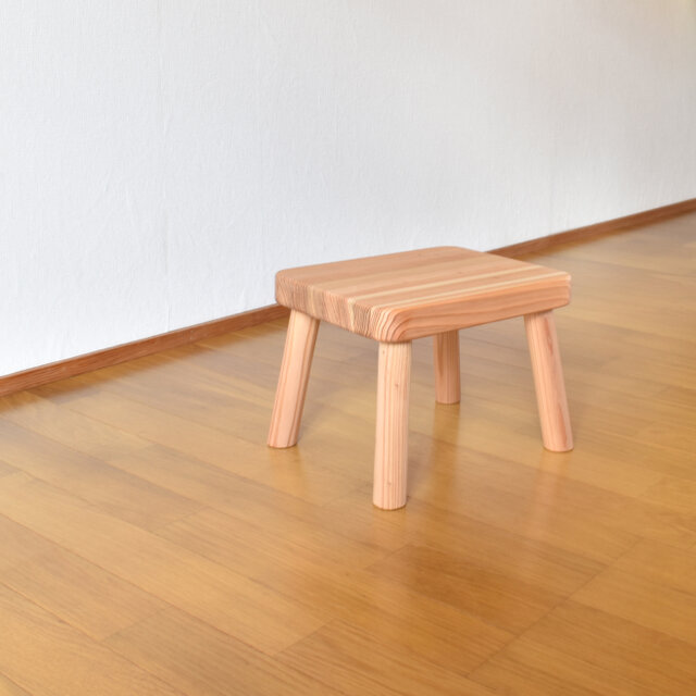無垢杉100％キッズスツール(四角) | iichi 日々の暮らしを