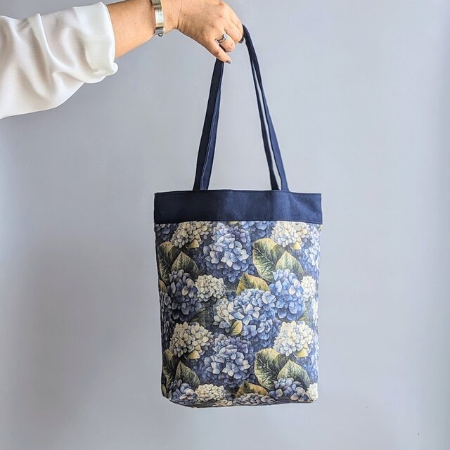くすみカラーの紫陽花トートバッグ/アンティーク　サブバッグ　マルシェバッグ　エコバッグ　旅行　夏バッグ　キャンパス