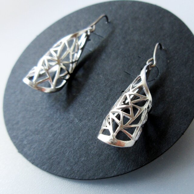 透かし模様のシルバーピアス(イヤリング)