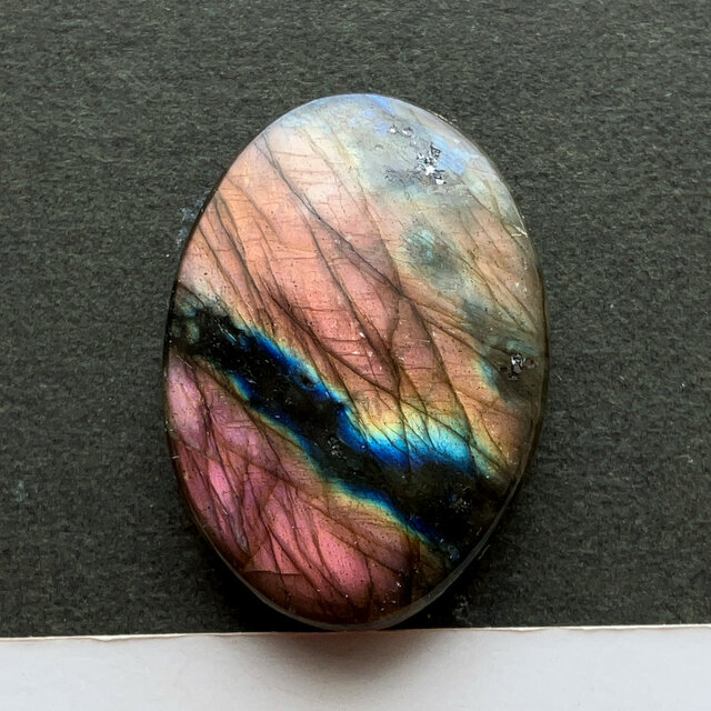 ピンクラブラドライト[750] 34x24mm 58Cts 天然石 ルース