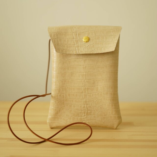 クロコダイル柄の本革レザーサコッシュ　男女兼用でちょっとしたお出かけに活躍