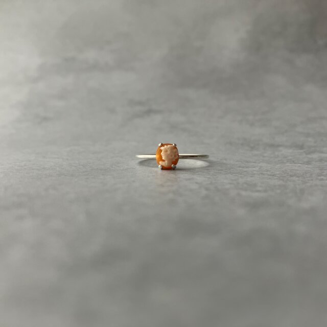 011 アンティーク 月光のほほえみ – 小さなオレンジカメオリング