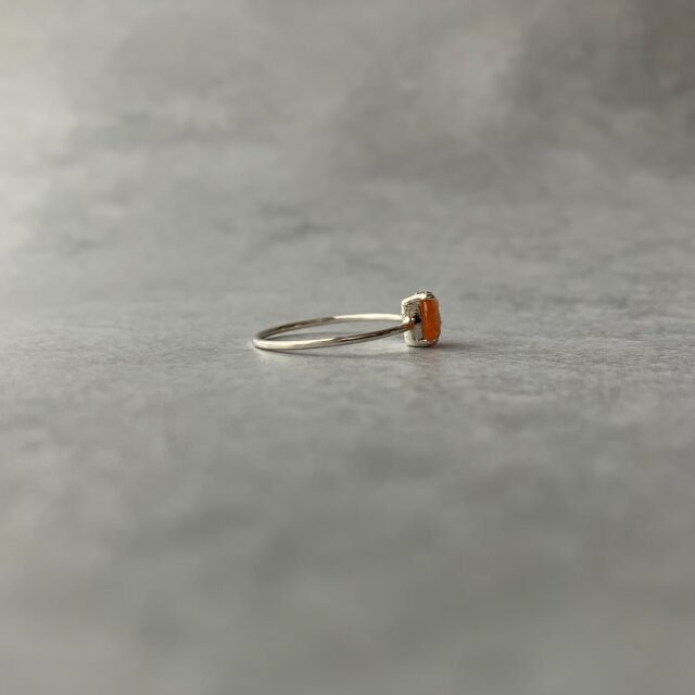 011 アンティーク 月光のほほえみ – 小さなオレンジカメオリング