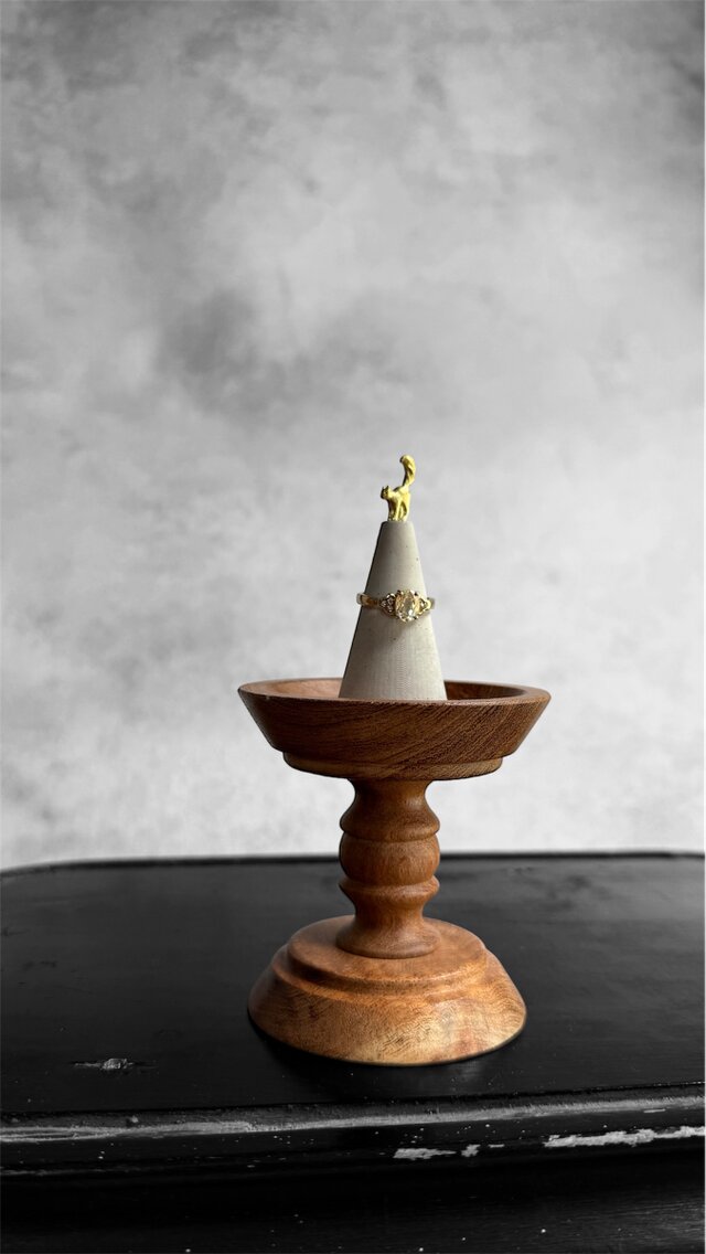 057 ヴィンテージ　「静寂の中の煌めき」の指輪