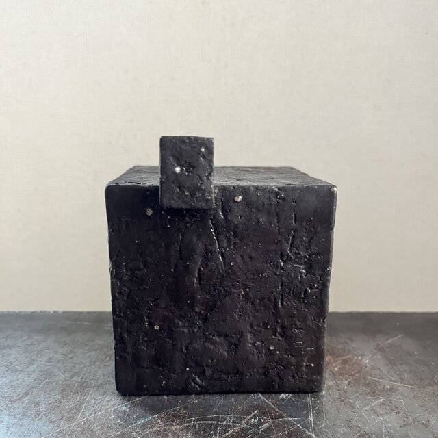 オブジェ (花器) 黒釉&焼締 幾何学紋 box on box No.3、4、5 | iichi