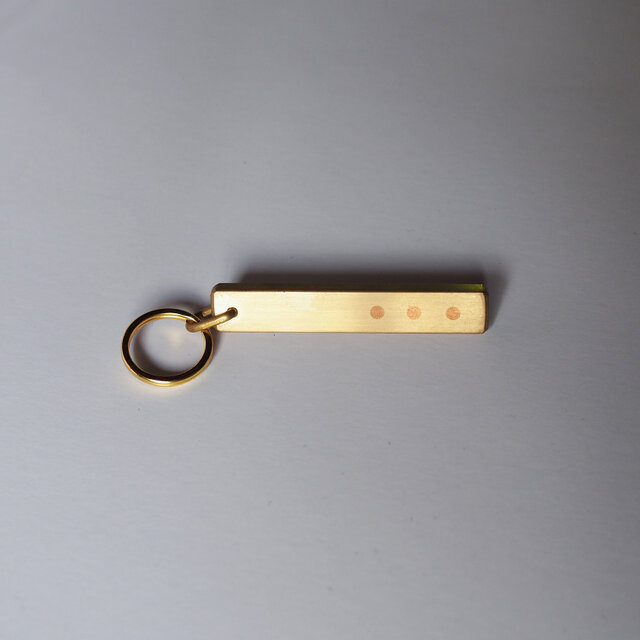 真鍮と銅のキーホルダー｜経年変化を楽しむ、シンプルで美しいミニマルデザイン｜大人のギフトにも最適