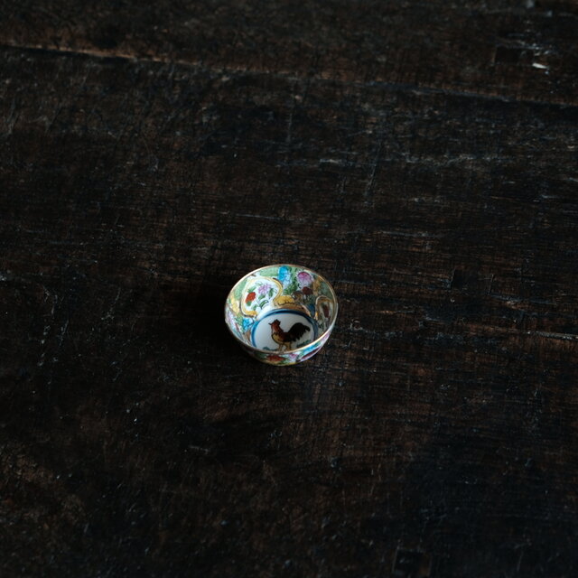 見込みに酉（鳥）◆チャイナレトロで可愛い。中国製造　干支文色絵金彩小ぶり猪口　茶杯　花尽くし　シノワズリ　i1