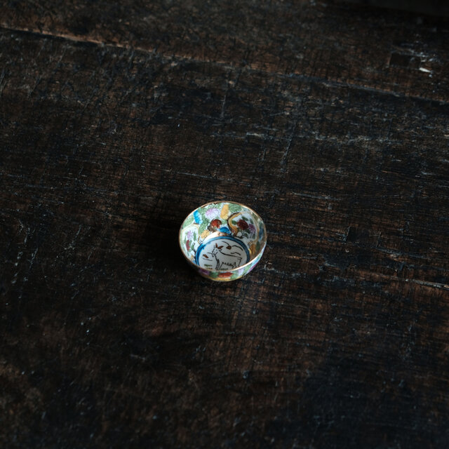 見込みに山羊（未）◆チャイナレトロで可愛い。中国製造　干支文色絵金彩小ぶり猪口　茶杯　花尽くし　シノワズリ　i1