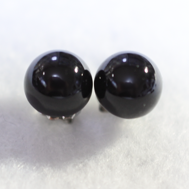 モリオン（黒水晶）のスタッドピアス（8mm・チタンポスト