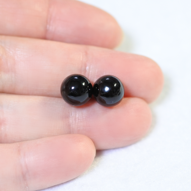 モリオン（黒水晶）のスタッドピアス（8mm・チタンポスト