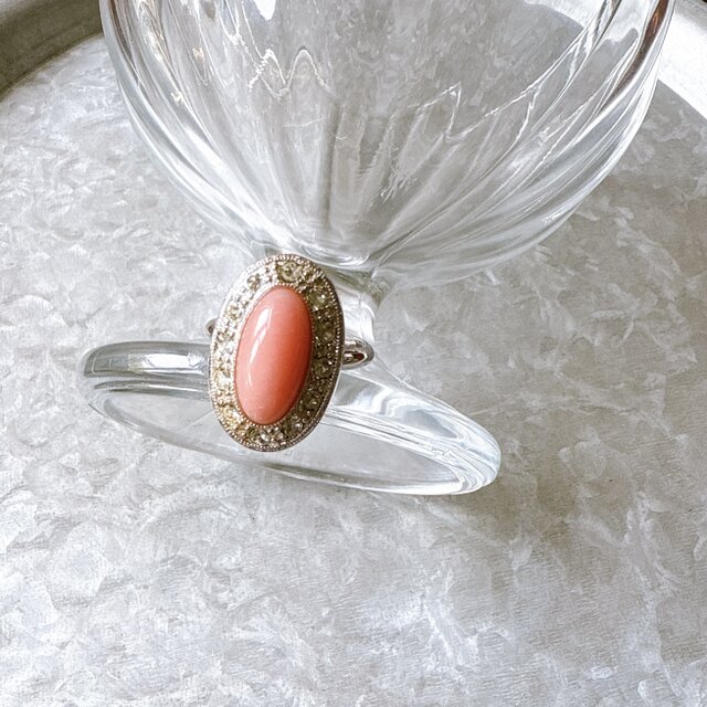 RA122-【 AVON 】エイボン・ヴィンテージリング 1974 Pale Fire Coral Pink Cabochon