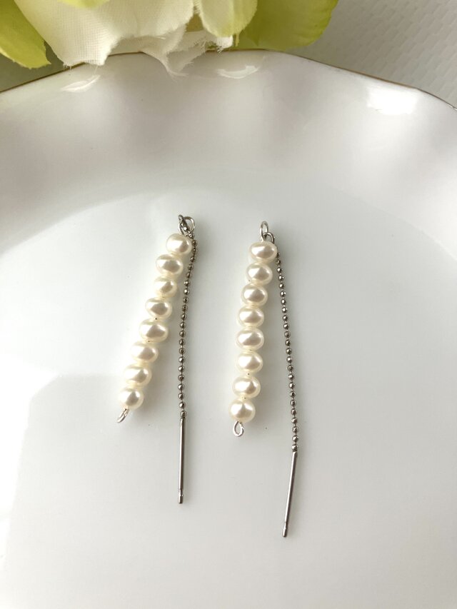ベビーパールのチェーンピアス