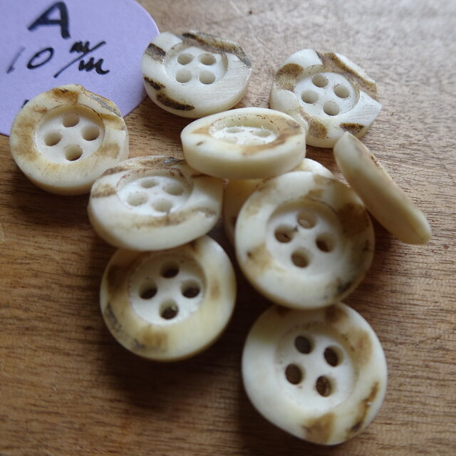 日本の鹿の角ボタン4穴10個セット10㎜A | iichi 日々の暮らしを