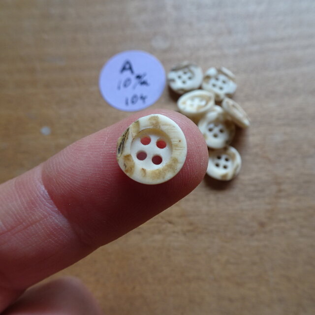 日本の鹿の角ボタン4穴10個セット10㎜A | iichi 日々の暮らしを