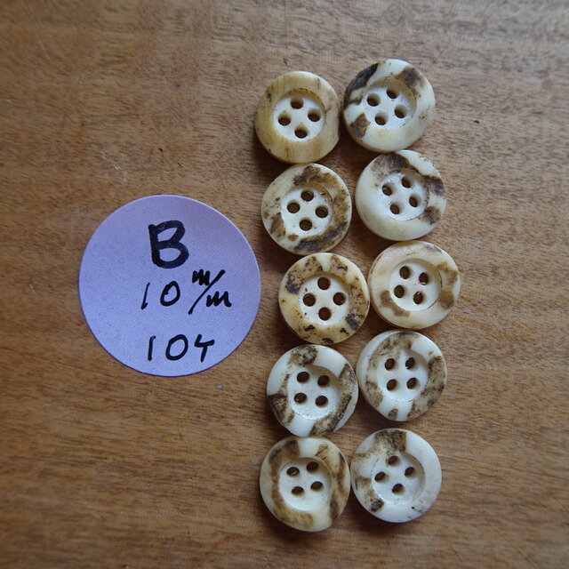 日本の鹿の角ボタン4穴10個セット10㎜B