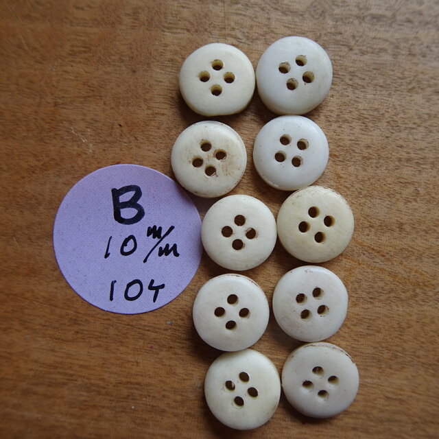 日本の鹿の角ボタン4穴10個セット10㎜B | iichi 日々の暮らしを