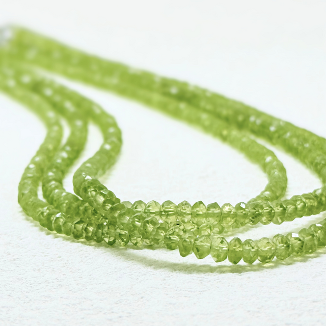ラス1 5mm sv925 ペリドット/橄欖石  シルバー 天然石ネックレス - 三連 平20面 凪緑