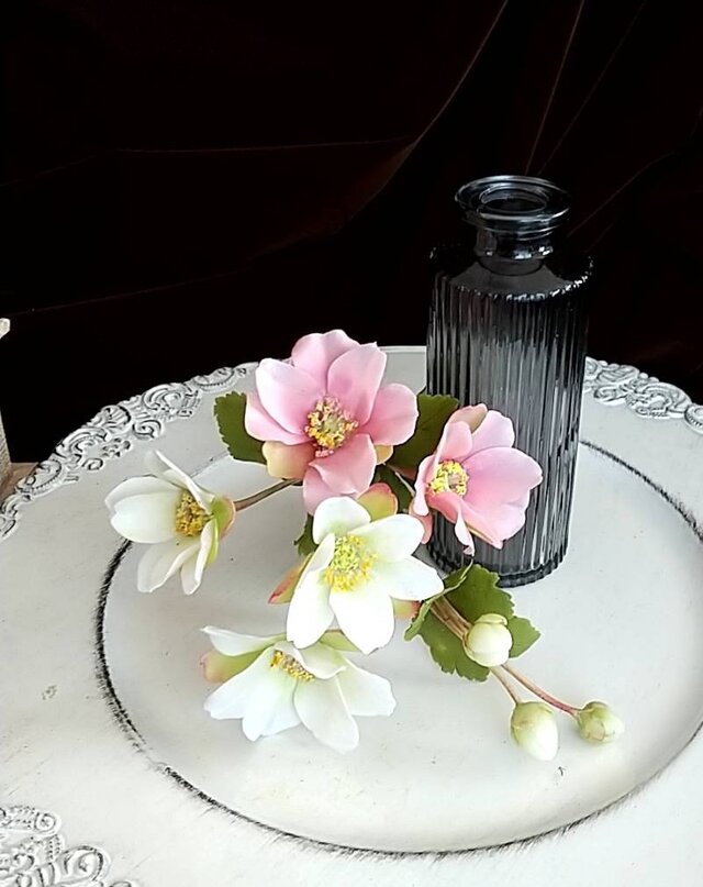 ☆粘土の花[風に揺れる秋明菊・ビンク]☆ | iichi 日々の暮らしを