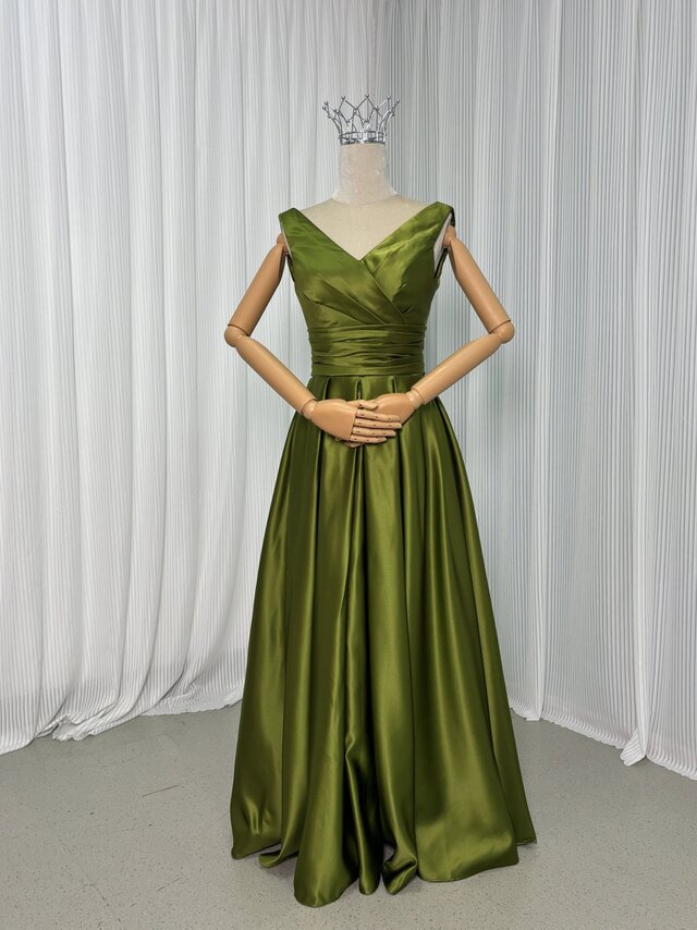 【DRESS PRODUCTION】オリーブグリーンのサテンカラードレス DRESS PRODUCTION】オリーブグリーンのサテンカラードレス