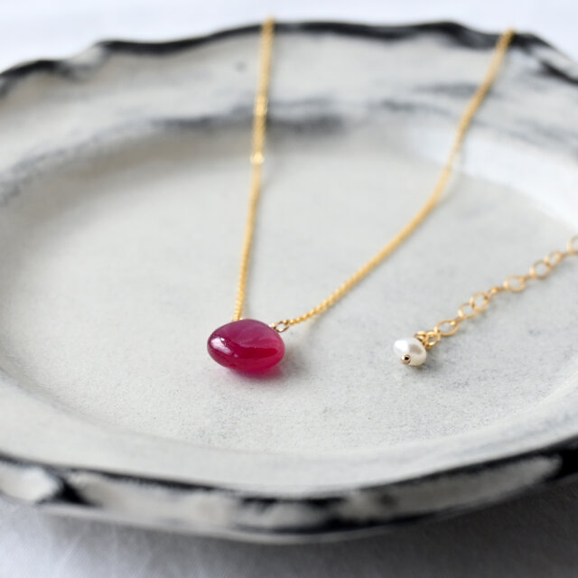 【Ruby】宝石質ルビーの一粒ネックレストップ Ruby】宝石質ルビーの一粒ネックレストップ 宝石質ルビーの一粒石