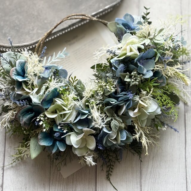 スモークツリーとアンティーク紫陽花のブルーなフライングリース　矢車菊　花かんざし スモークツリーとアンティーク紫陽花のブルーなフライングリース