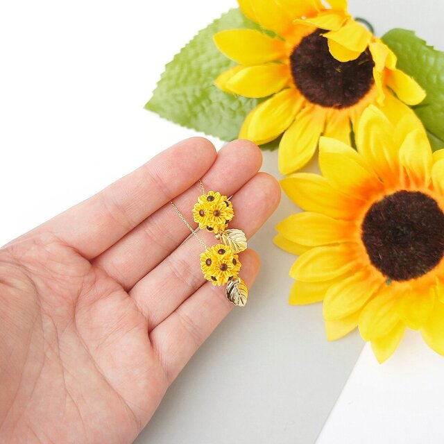 長さが変わる 「アメリカンピアス / ひまわり 」 つまみ細工 チェーン