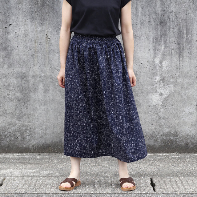 軽くて、さらり。優しい肌触り。シャワードット ギャザースカート（ ミッドナイトブルー ）ポケット シック ドット